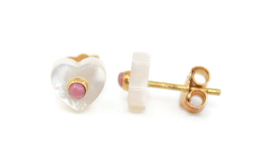 Tous 18kt Yellow Gold Stud Earrings with Box 7mm: Tous 18kt Yellow Gold Stud Earrings with Box 7mm Elevate your style with these exquisite 18kt yellow gold stud earrings by Tous. Crafted from high-quality yellow gold, these earrings are a timeless ad