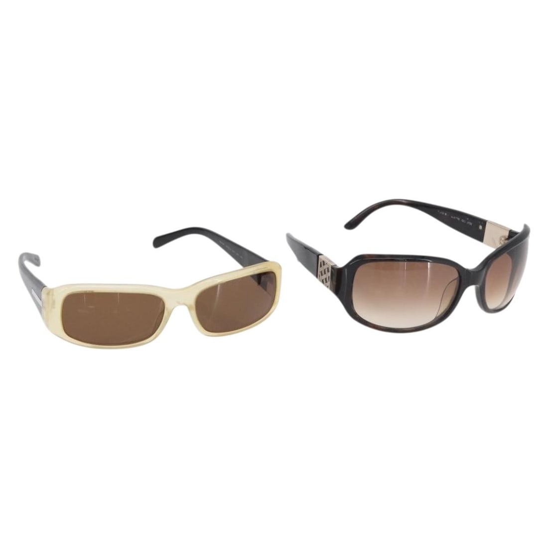 Prada beige black plastic sunglasses set with case: Prada beige black plastic sunglasses set with case This set includes two pairs of PRADA sunglasses in beige and black, crafted from plastic and designed for women. Both pairs are made in Italy and com