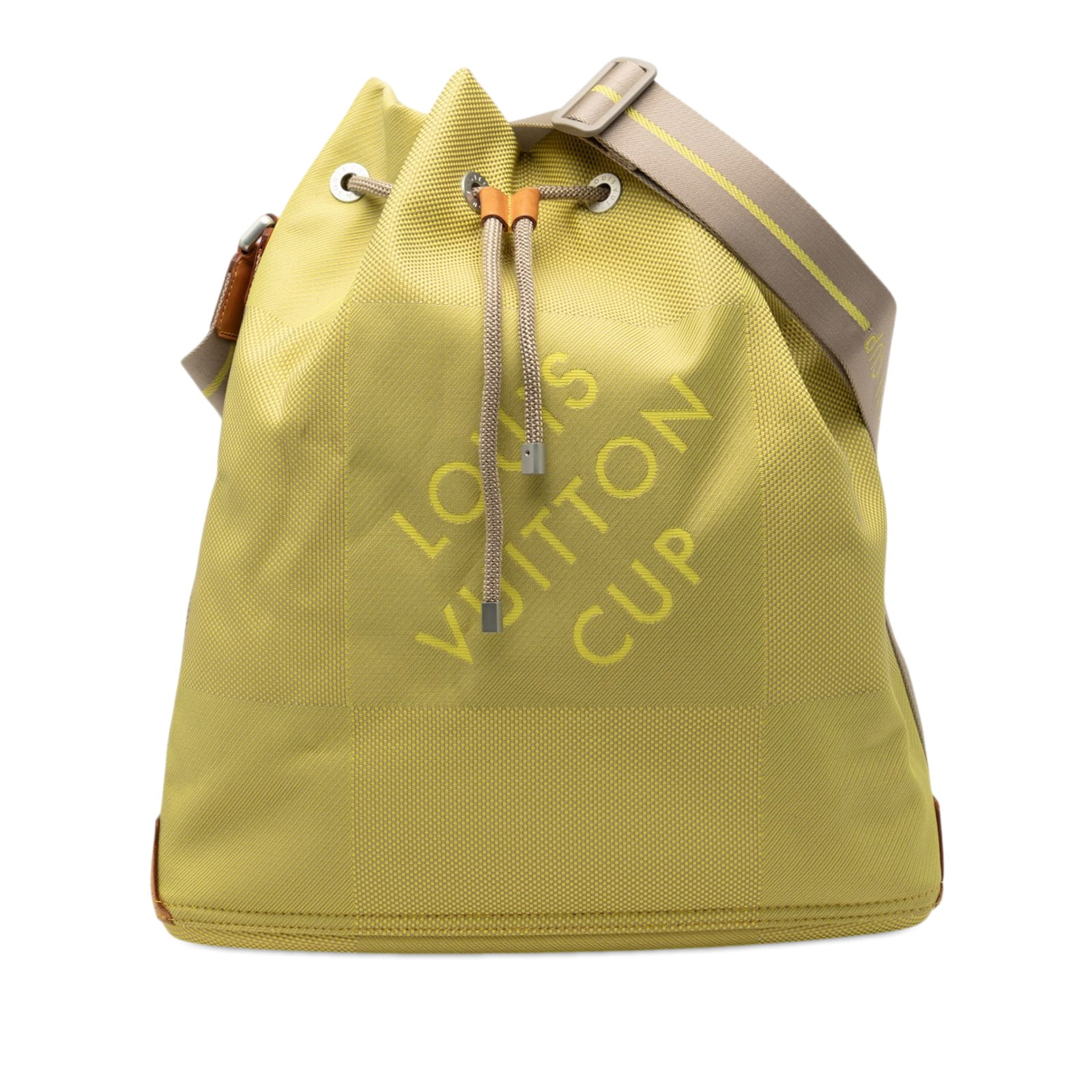 Louis Vuitton Damier Geant Volunteer Bag Green Canvas: Louis Vuitton Damier Geant Volunteer Bag Green Canvas This Louis Vuitton Damier Geant LV Cup Volunteer bag features a durable green canvas body with leather trim, an adjustable flat strap, and an open