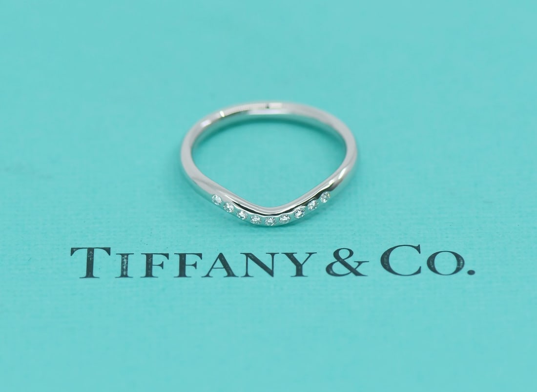 Elsa Peretti Tiffany & Co Platinum Diamond Ring Size 5: Elsa Peretti Tiffany & Co Platinum Diamond Ring Size 5 This Tiffany & Co. Elsa Peretti ring features a classic design crafted in platinum with a 950 metal purity. The ring is set with a diamond as its