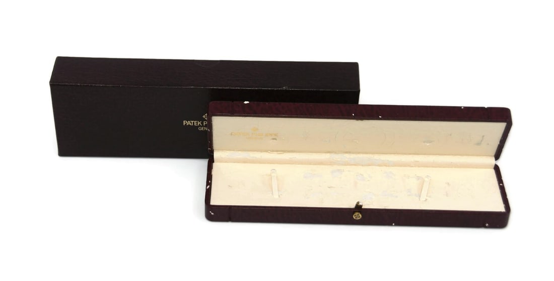 Authentic Patek Philippe Single Watch Presentation Box 10 x 3 x 1 Inches: Authentic Patek Philippe Single Watch Presentation Box 10 x 3 x 1 Inches This Patek Philippe Presentation Box is designed specifically for a single watch, offering an elegant and protective storage so