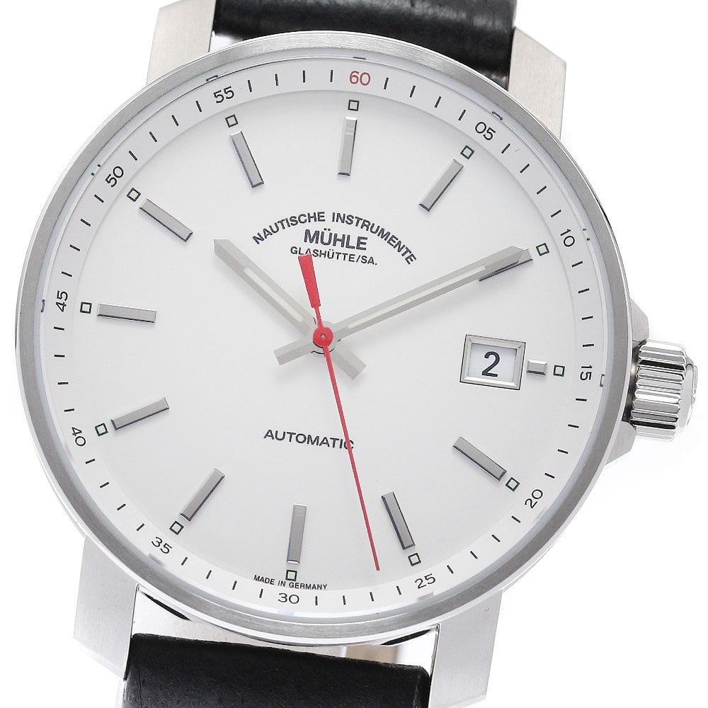 Muhle Glashutte 29er Date Automatic Men's Wristwatch: Muhle Glashutte 29er Date Automatic Men's Wristwatch This Muhle Glashutte 29er Date Automatic men's wristwatch features a stainless steel case paired with a white dial and a leather strap. The watch i