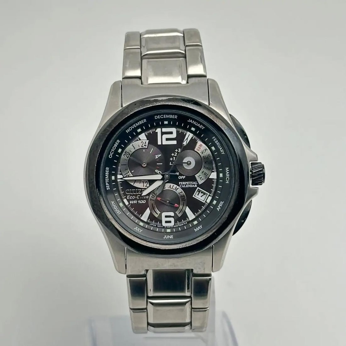 Citizen Eco-Dive Steel Perpetual Calendar Men's Watch BL8065-59E Brown Dial: Citizen Eco-Dive Steel Perpetual Calendar Men's Watch BL8065-59E Brown Dial The Citizen Eco-Dive Steel Perpetual Calendar watch features a striking brown dial that enhances its casual style. This wris