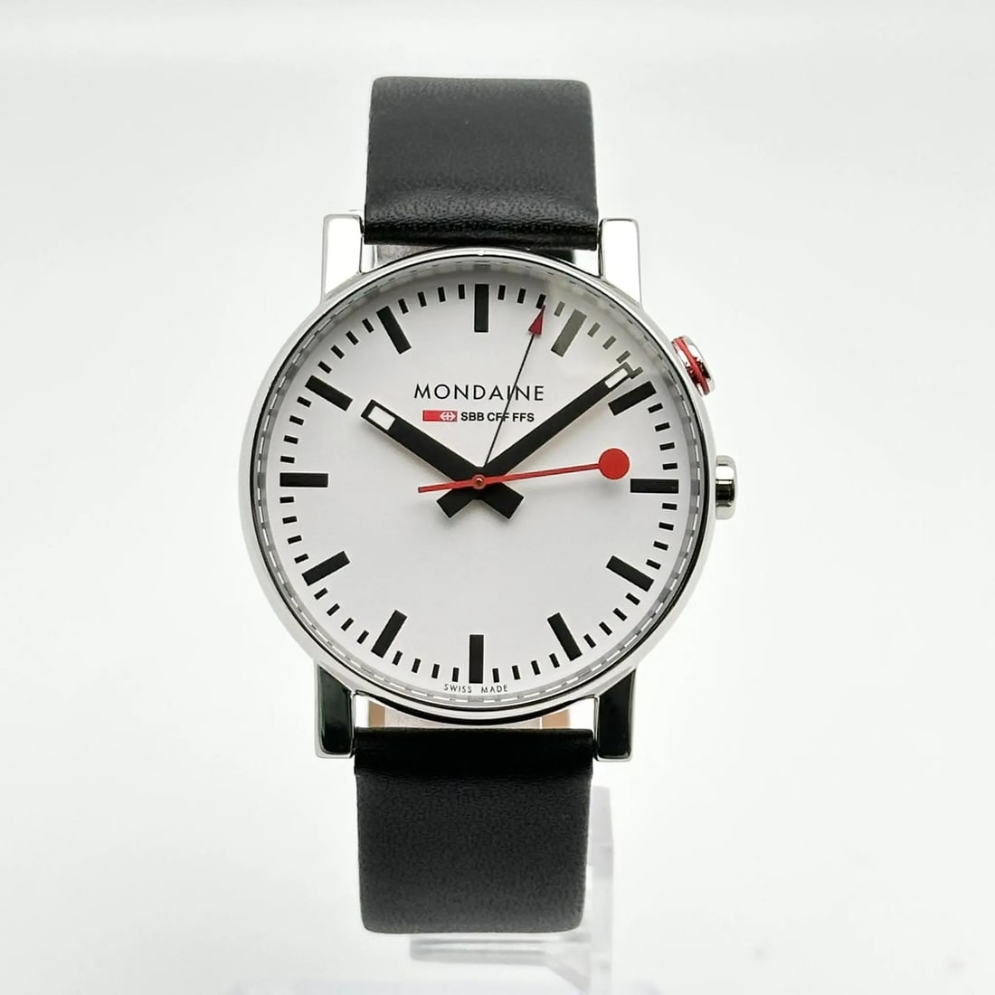 Mondaine Evo Alarm 40mm Quartz Watch Stainless Steel White Dial A468.30352.11SBB: Mondaine Evo Alarm 40mm Quartz Watch Stainless Steel White Dial A468.30352.11SBB The Mondaine Evo Alarm is a sophisticated wristwatch tailored for men, featuring a classic dress style. With a sleek wh