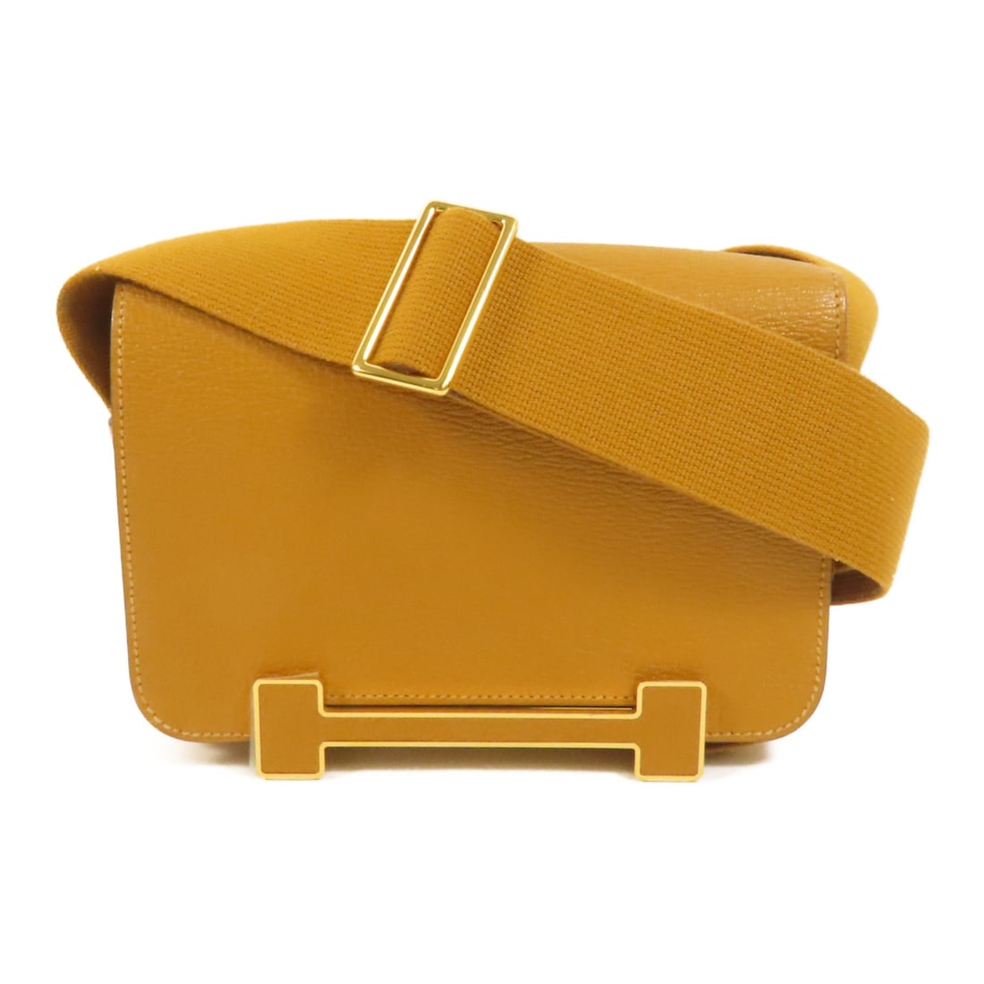 Hermes Geta Caramel Chevre Leather Shoulder Bag with Gold Tone Hardware: Hermes Geta Caramel Chevre Leather Shoulder Bag with Gold Tone Hardware This HERMES Geta shoulder bag features premium brown goatskin leather with a stylish design. Made in France, it is designed for 