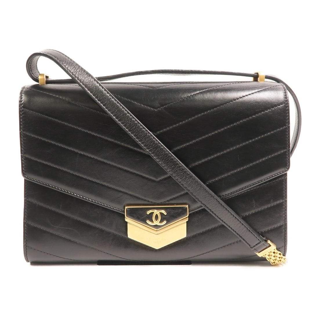 CHANEL Chevron Medal Chain Shoulder Bag Black Calfskin GHW: CHANEL Chevron Medal Chain Shoulder Bag Black Calfskin GHW This CHANEL shoulder bag features a classic chevron design with a CC medal accent and gold-tone hardware. Crafted from black calfskin leather