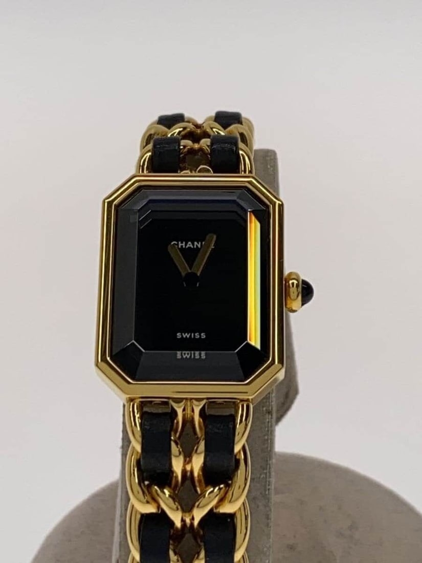 CHANEL Premiere Quartz Swiss Womens Wristwatch H0001: CHANEL Premiere Quartz Swiss Womens Wristwatch H0001 This CHANEL Premiere Quartz H0001 women's wristwatch features a Swiss-made quartz movement and a stylish design. The watch is pre-owned and graded 