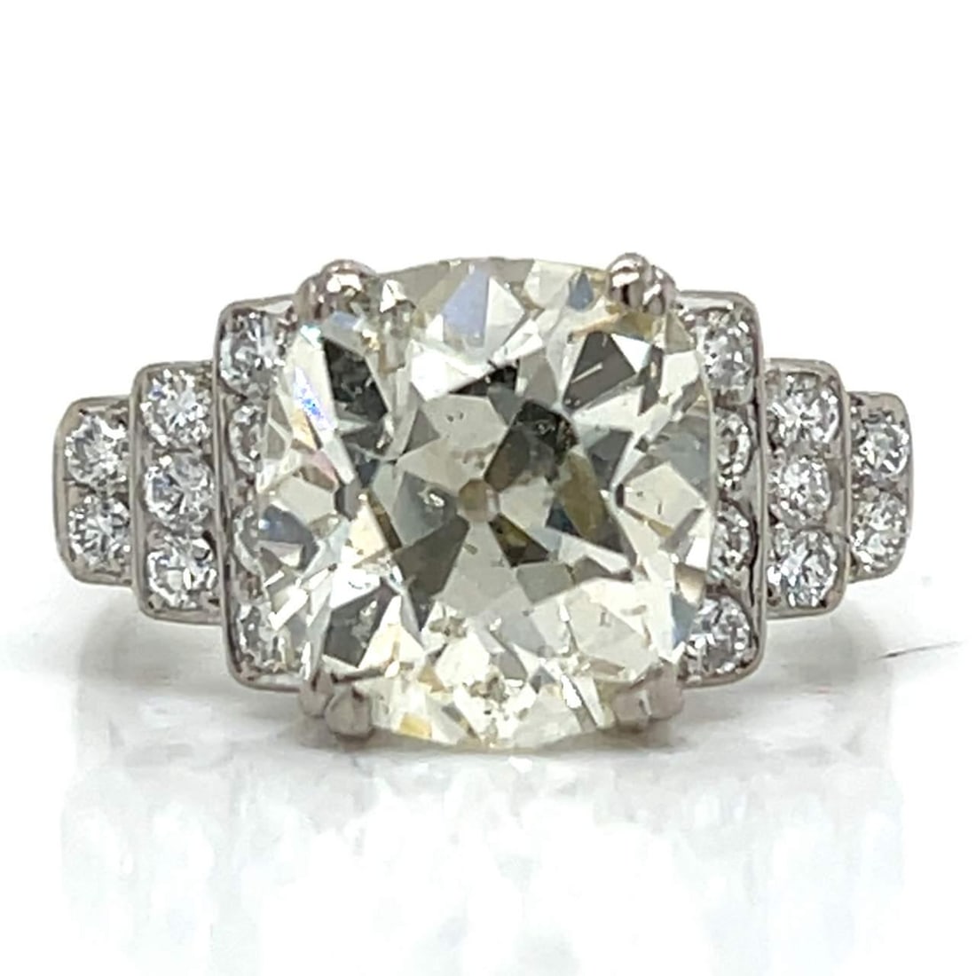 Art Deco Platinum Ring 4.68 Ct Old Cushion Diamond 18 Diamonds: Art Deco Platinum Ring 4.68 Ct Old Cushion Diamond 18 Diamonds This stunning Art Deco ring showcases a captivating 4.68 ct. Old Cushion-cut Diamond, graded L color and SI2 clarity, making it a remarka
