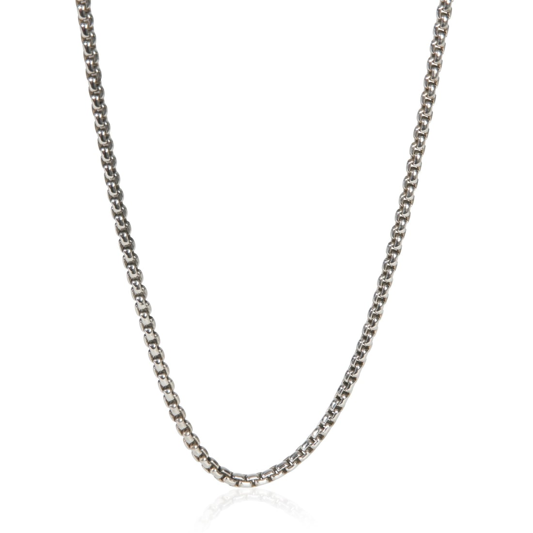 David Yurman Sterling Silver Box Chain 18 in Necklace: David Yurman Sterling Silver Box Chain 18 in Necklace This David Yurman box chain necklace is crafted from sterling silver with a 925 purity, offering a classic and versatile look. Measuring 18 inches