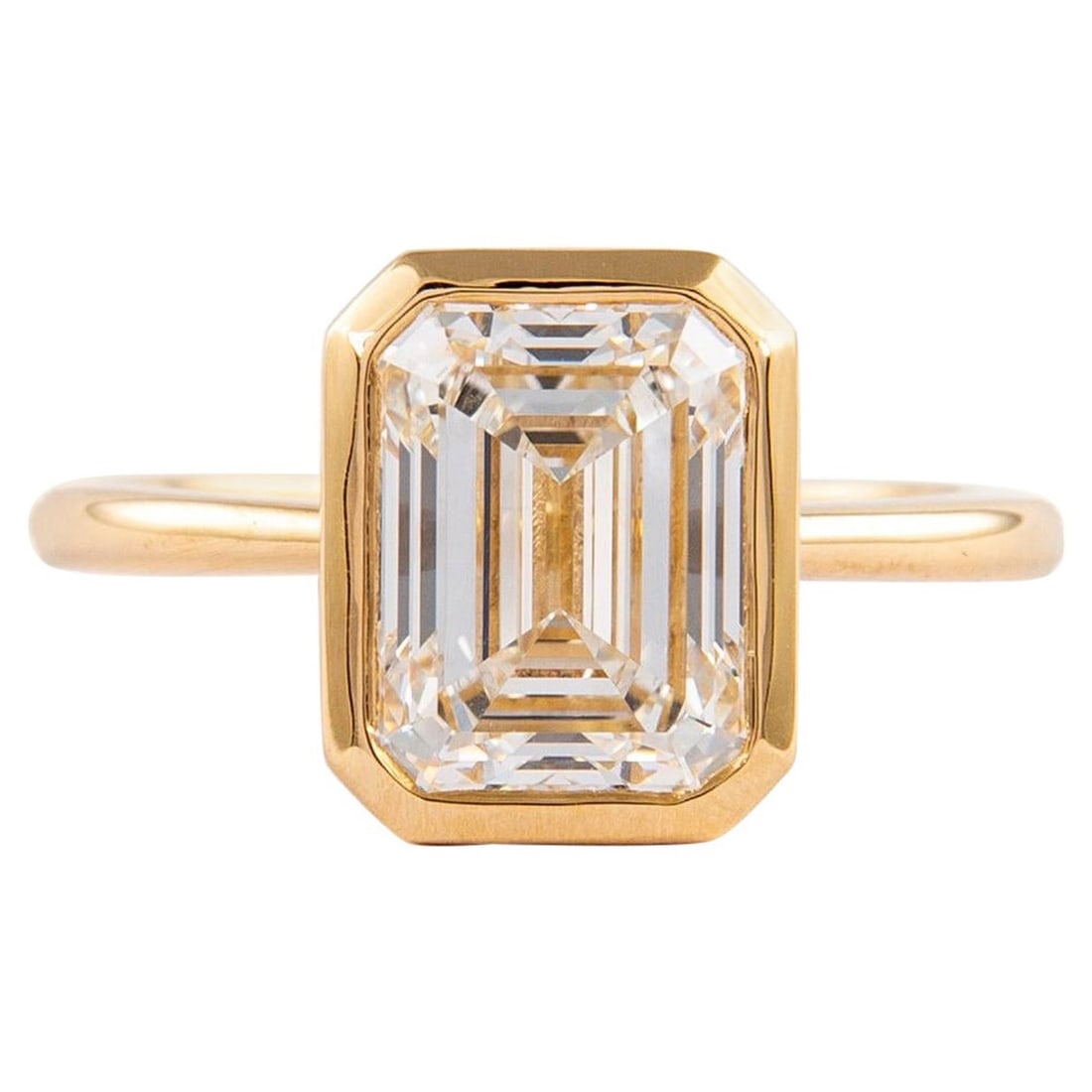 3ct GIA Emerald Cut Diamond Ring 18k Yellow Gold: 3ct GIA Emerald Cut Diamond Ring 18k Yellow Gold This stunning modern bezel set diamond solitaire ring features a remarkable GIA graded 3.01 carat emerald cut diamond, boasting a G color grade and VVS
