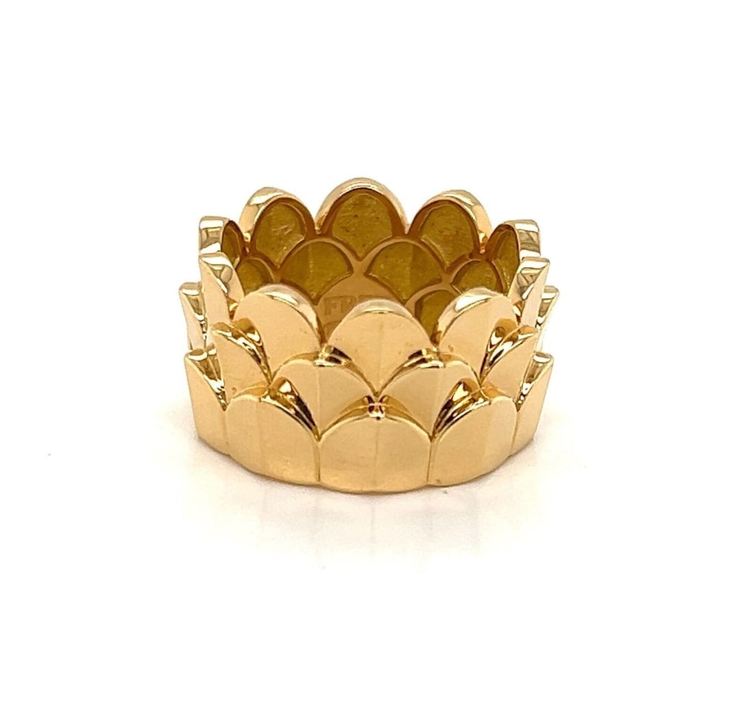 Fred Une Ile d'Or 18k Yellow Gold Crown Motif Band Ring Size 6.75: Fred Une Ile d'Or 18k Yellow Gold Crown Motif Band Ring Size 6.75 This Fred of Paris Une Ile d'Or ring is crafted from solid 18k yellow gold and showcases a wide, sculptural band with a distinctive th