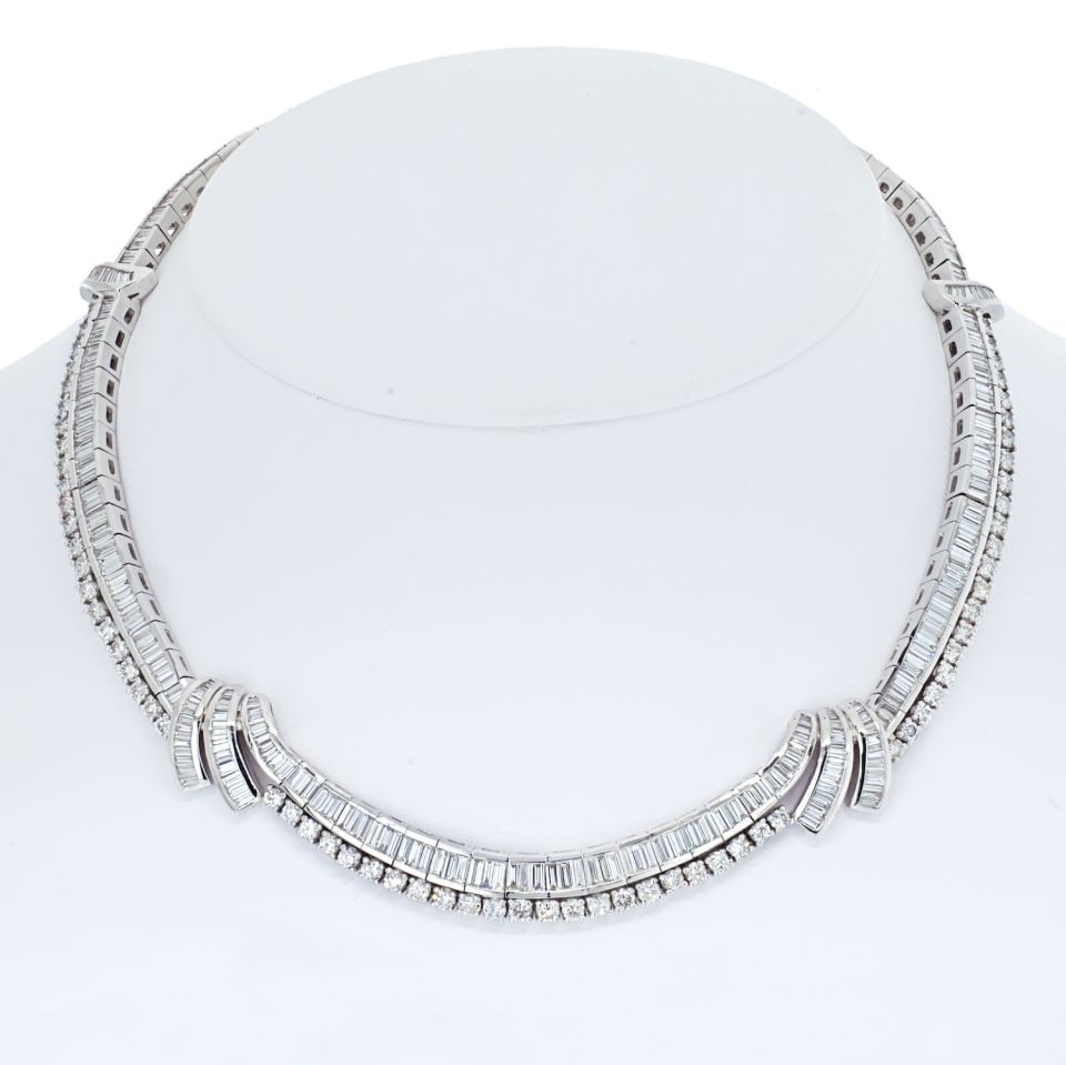 Luxurious Platinum Collar Necklace with 23 Carats of Diamonds: Luxurious Platinum Collar Necklace with 23 Carats of Diamonds Elevate your bridal look with this exquisite Platinum Collar Bridal Necklace. Crafted from high-quality platinum, this stunning piece feat