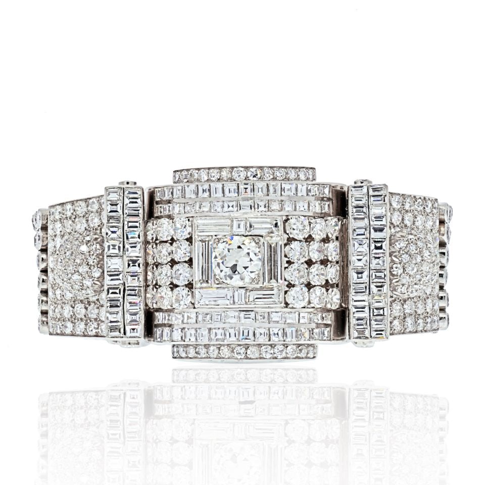 Art Deco Platinum Bracelet 60 Carat Diamonds 1930s Elegant Design: Art Deco Platinum Bracelet 60 Carat Diamonds 1930s Elegant Design This exquisite 1930's Art Deco bracelet is crafted from luxurious platinum and features a remarkable total diamond weight of approxima