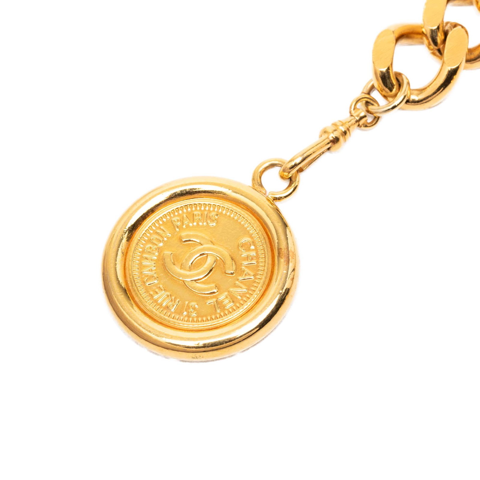 Chanel gold-plated metal medallion chain-link belt: Chanel gold-plated metal medallion chain-link belt This Chanel CC Medallion Chain-Link Belt features a gold-plated metal construction and a hook closure. The accessory is crafted in France and showcas