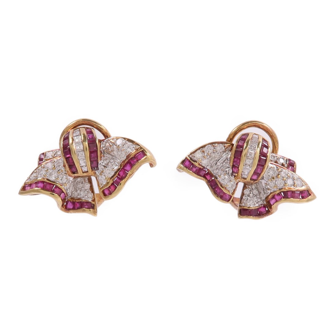 Ruby Diamond Pierced Earrings 18K Yellow Gold: Ruby Diamond Pierced Earrings 18K Yellow Gold These elegant pierced earrings feature rubies as the main stones, set in 18K yellow gold. Designed for women, the earrings showcase a striking red frame c