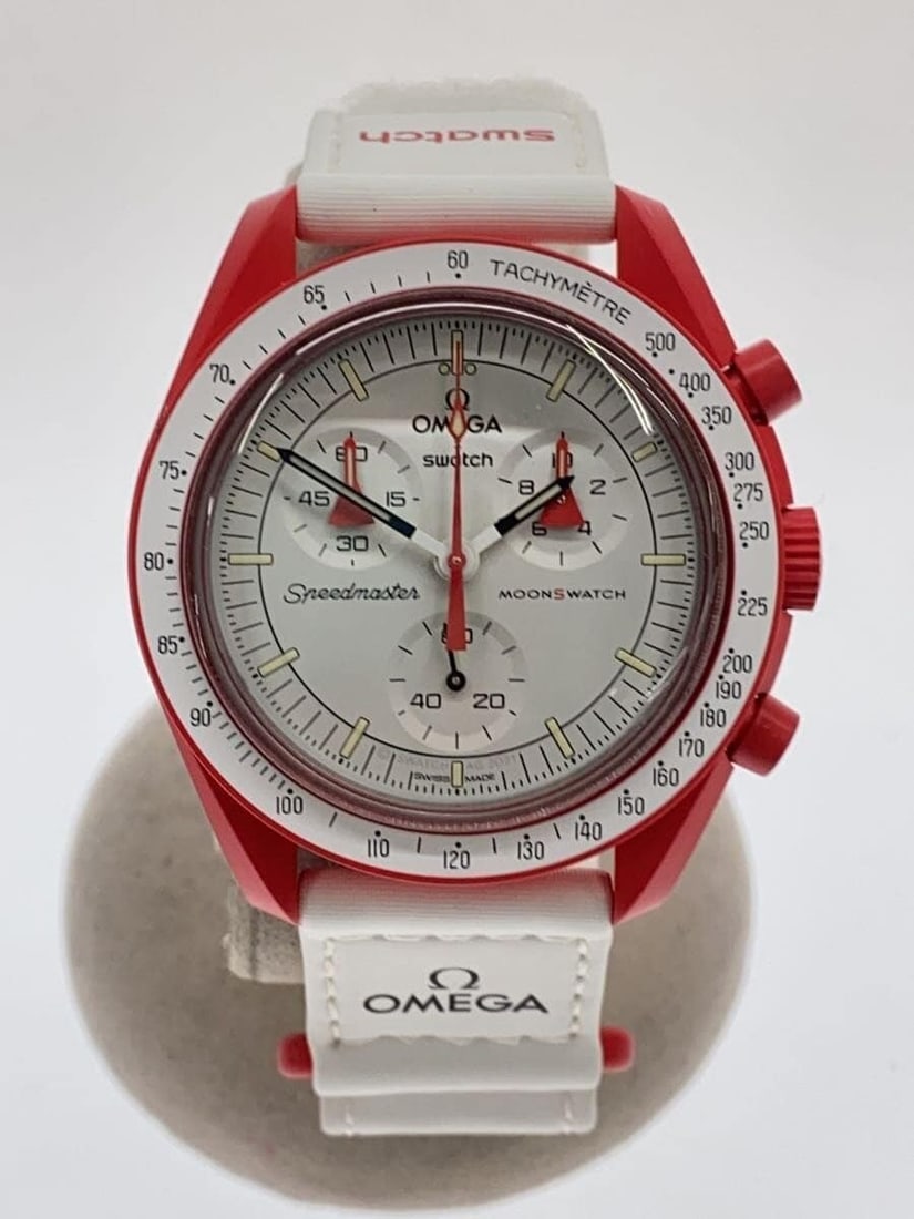 OMEGAxSWATCH Mission to Mars Swiss Men's Wristwatch: OMEGAxSWATCH Mission to Mars Swiss Men's Wristwatch This OMEGAxSWATCH Mission to Mars SO33R100 men's wristwatch features a sleek white design and Swiss origin. The watch is pre-owned and graded as A, 
