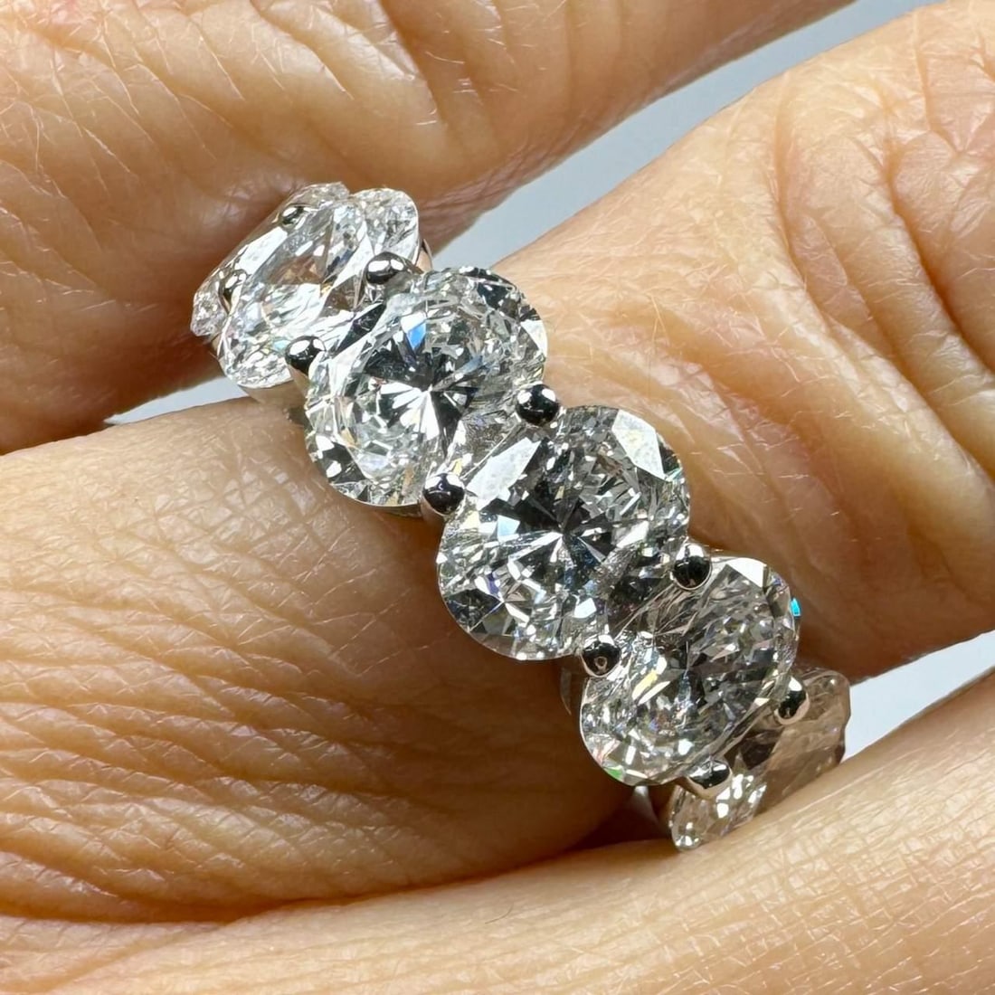 Platinum 11.00 Ct Oval Diamond Eternity Band 14 Diamonds F-G VVS-VS: Platinum 11.00 Ct Oval Diamond Eternity Band 14 Diamonds F-G VVS-VS This exquisite Platinum Graduated Oval Diamond Eternity Band features a stunning total diamond weight of approximately 11.00 Ct. The