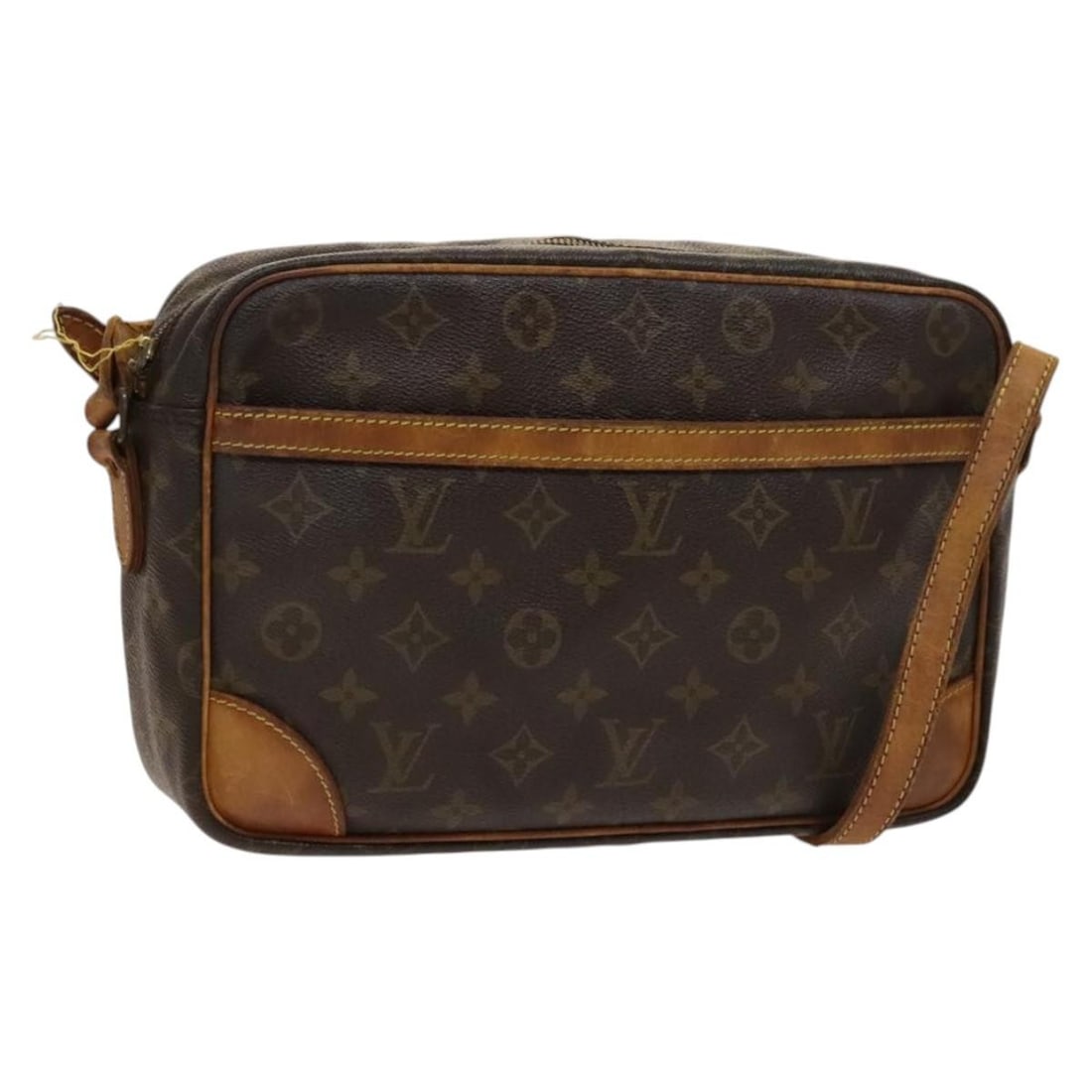 Louis Vuitton Trocadero 30 Monogram Canvas Shoulder Bag M51272: Louis Vuitton Trocadero 30 Monogram Canvas Shoulder Bag M51272 This Louis Vuitton Monogram Trocadero 30 Shoulder Bag features the iconic monogram canvas exterior and is designed for women. The bag is 
