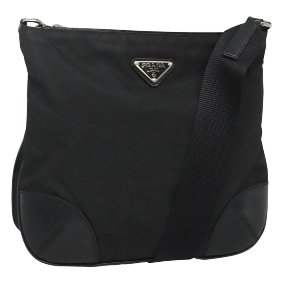 Prada black nylon women shoulder bag Italy: Prada black nylon women shoulder bag Italy This PRADA shoulder bag is crafted from black nylon and designed for women. Made in Italy, the bag features a compact and functional style with an adjustable