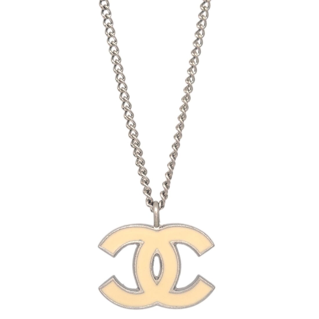 Chanel CC Silver Plated Chain Necklace Pendant 06P: Chanel CC Silver Plated Chain Necklace Pendant 06P Elevate your accessory collection with this exquisite Chanel CC Chain Necklace Pendant. The stylish design features a classic chain style complemente