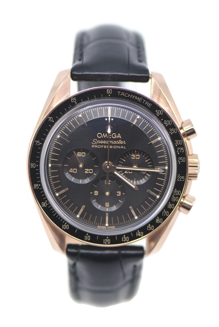 Omega Speedmaster Moonwatch 18K Rose Gold 42mm with Box and Papers: Omega Speedmaster Moonwatch 18K Rose Gold 42mm with Box and Papers The Omega Speedmaster Moonwatch is a stunning wristwatch crafted from 18K rose gold, showcasing a sophisticated design perfect for an