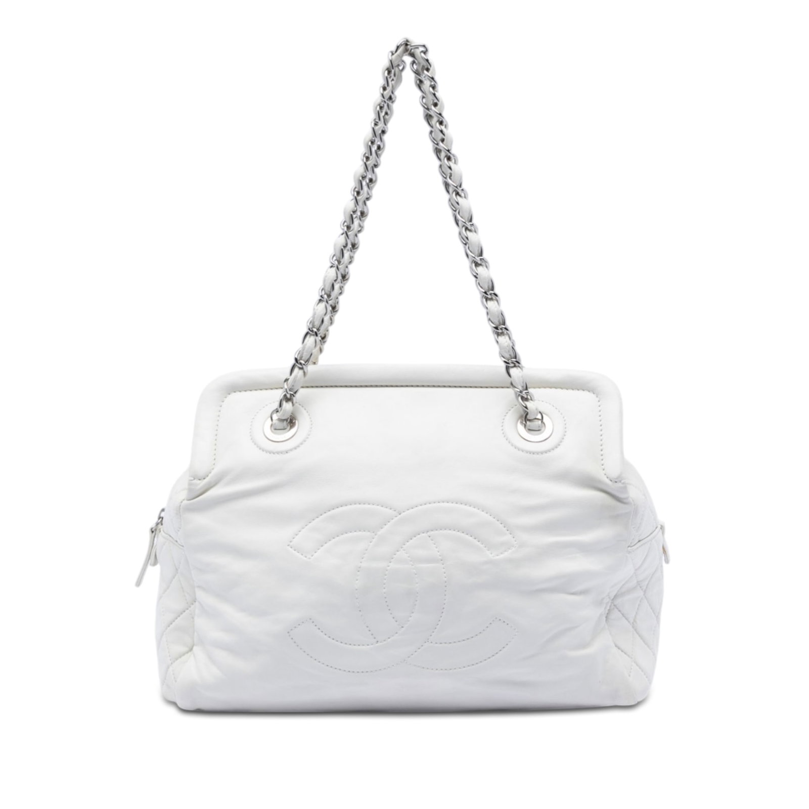Chanel white lambskin tote with silver tone chain strap: Chanel white lambskin tote with silver tone chain strap This Chanel CC Lambskin Frame Tote showcases a white lambskin leather body, complemented by a silver-tone chain and leather strap. The bag featu