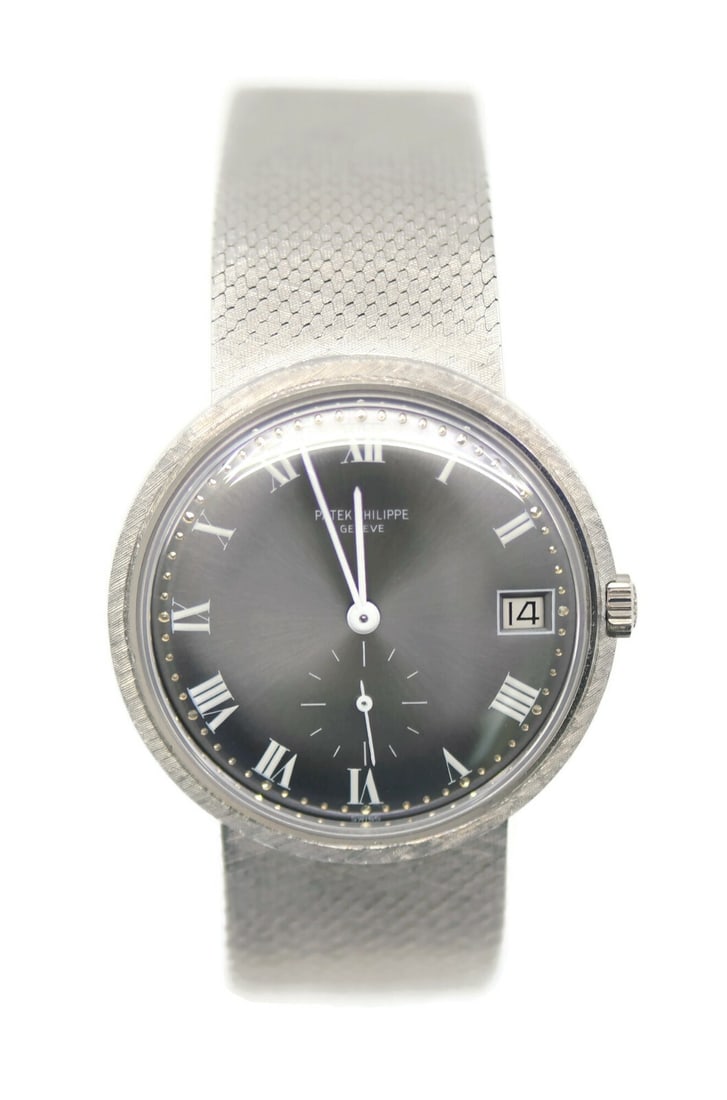 Patek Philippe Calatrava 18K White Gold Watch Ref 3445/6 Authentic with Box: Patek Philippe Calatrava 18K White Gold Watch Ref 3445/6 Authentic with Box This exquisite Patek Philippe Calatrava wristwatch is a stunning example of luxury timepieces. Crafted from 18K white gold, 