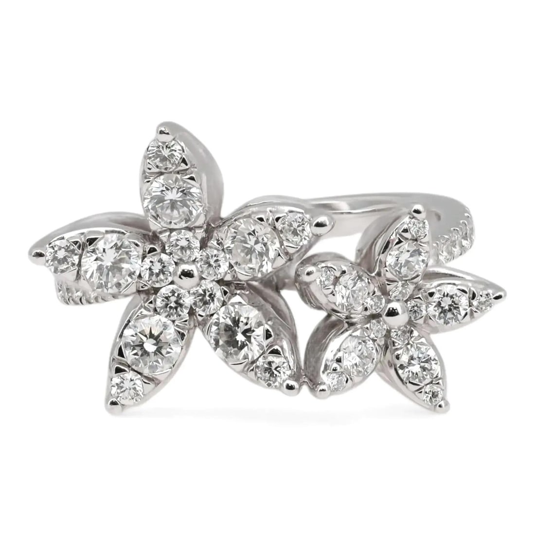 Double Star Diamond Pave Ring in 18K White Gold by Kwiat Size 6: Double Star Diamond Pave Ring in 18K White Gold by Kwiat Size 6 This elegant Kwiat double star cocktail ring is crafted in 18k white gold and features pave-set round brilliant cut diamonds with except