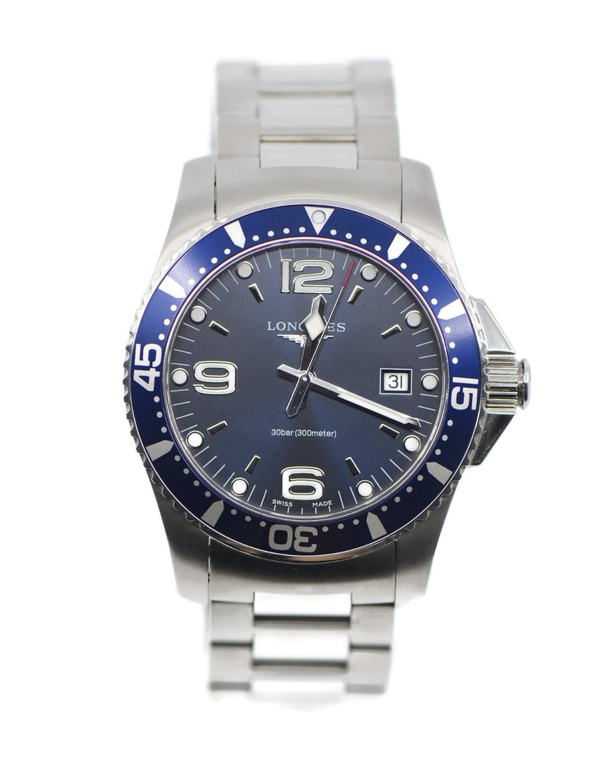 Longines HydroConquest Quartz Blue Dial Men's Wristwatch L3.740.4: Longines HydroConquest Quartz Blue Dial Men's Wristwatch L3.740.4 This Longines HydroConquest wristwatch features a polished stainless steel case and bracelet, complemented by a blue analog dial with 