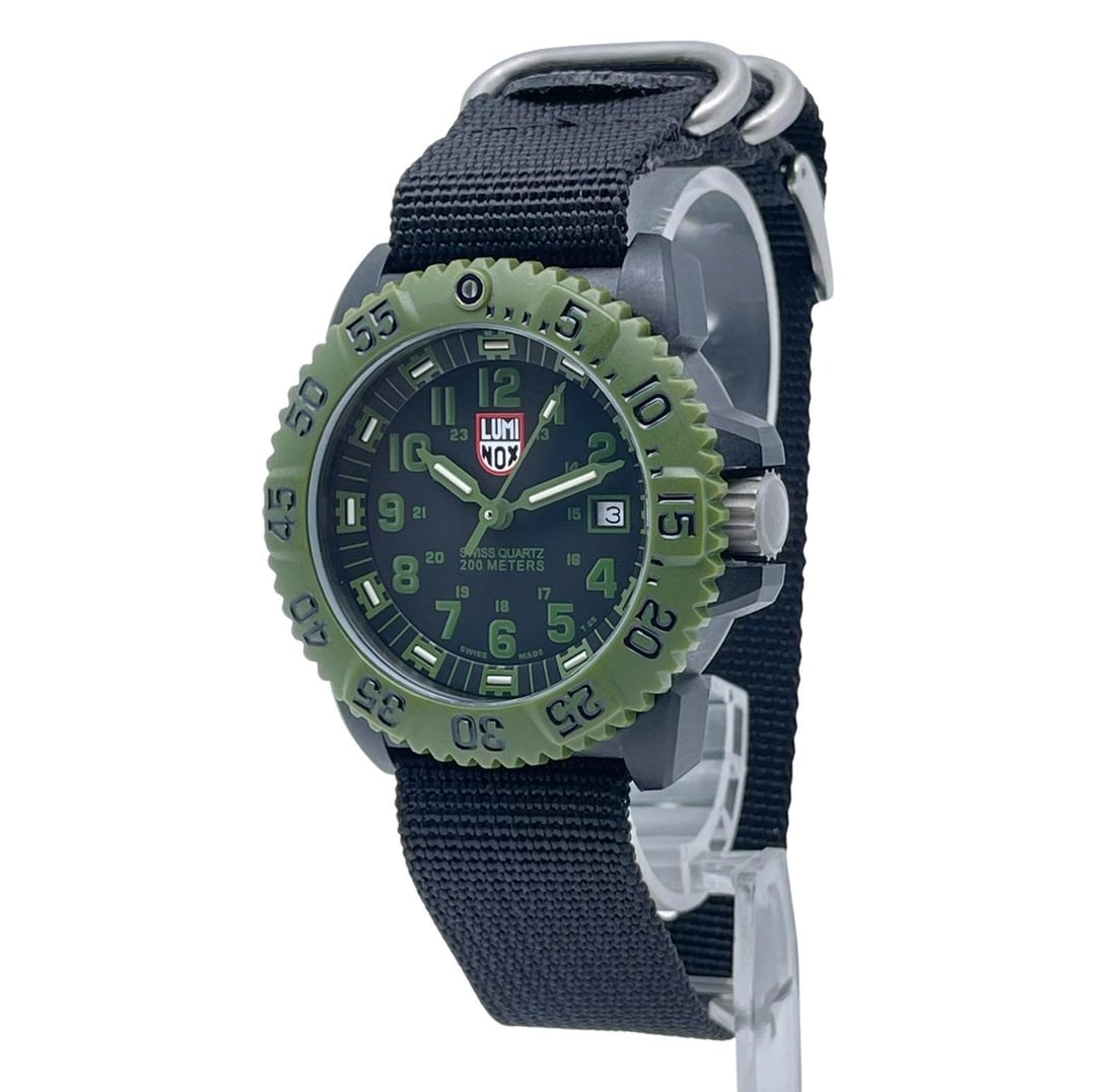 Luminox OD Military 44mm Black Quartz Diver Watch with Green Bezel: Luminox OD Military 44mm Black Quartz Diver Watch with Green Bezel The Luminox OD Military 44mm Quartz Watch is a robust and stylish timepiece designed for casual and diving use. Featuring a black car