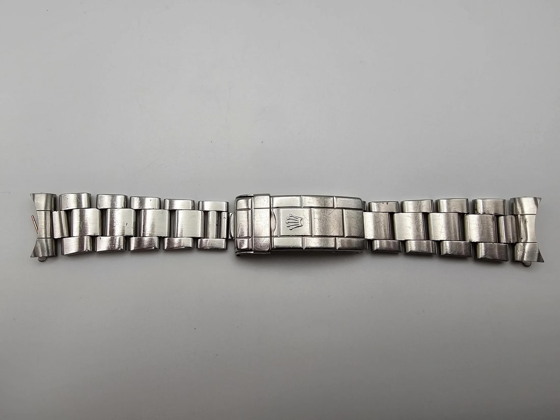 Rolex 20mm Stainless Steel Oyster Bracelet 93150: Rolex 20mm Stainless Steel Oyster Bracelet 93150 This is a Rolex stainless steel Oyster bracelet, designed for a 20mm lug width and suitable for various Rolex models. The bracelet measures 6 inches in