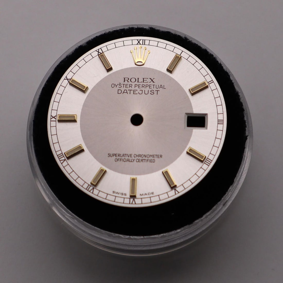 Silver Dial for Rolex Datejust Models 116233 and 116203: Silver Dial for Rolex Datejust Models 116233 and 116203 This is a pre-owned Rolex Datejust dial in a silver tuxedo sticks style. Designed for luxury appeal, it is compatible with Rolex Datejust models