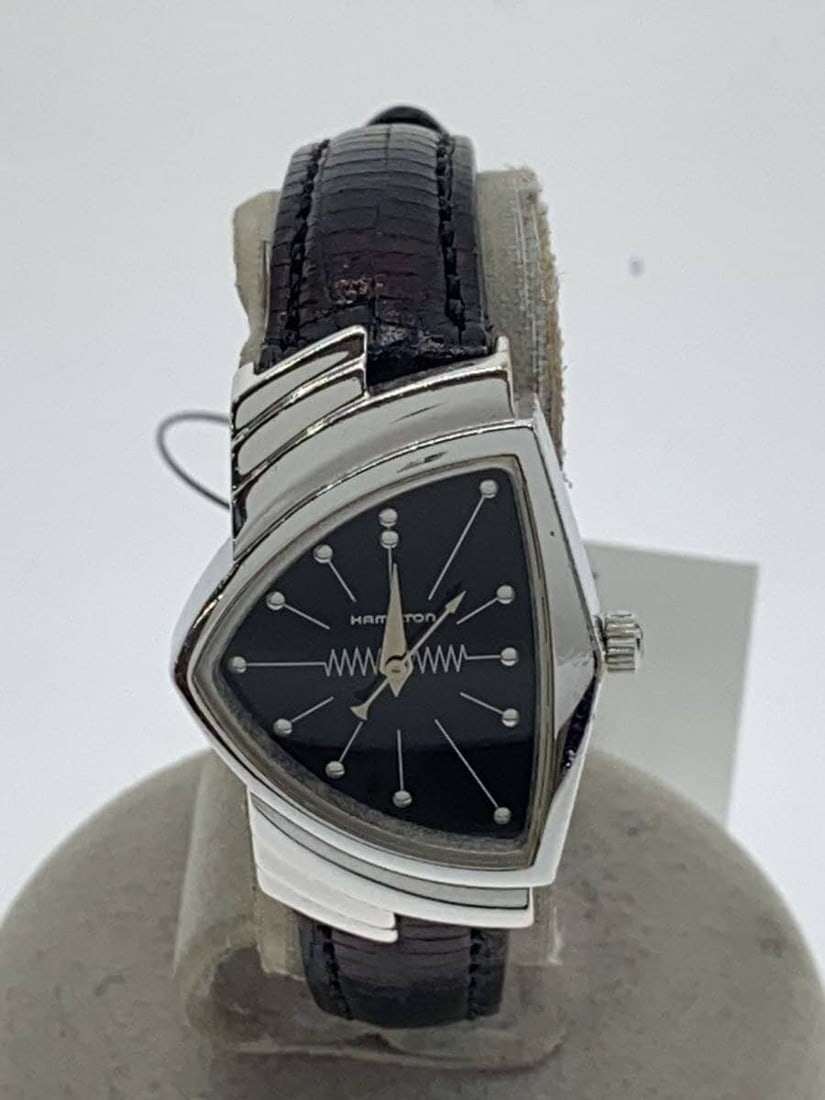 Hamilton Ventura Black Dial Swiss Leather Wristwatch: Hamilton Ventura Black Dial Swiss Leather Wristwatch This Hamilton Ventura 6259 quartz wristwatch features a black dial and a leather band, offering a classic and versatile style suitable for both men