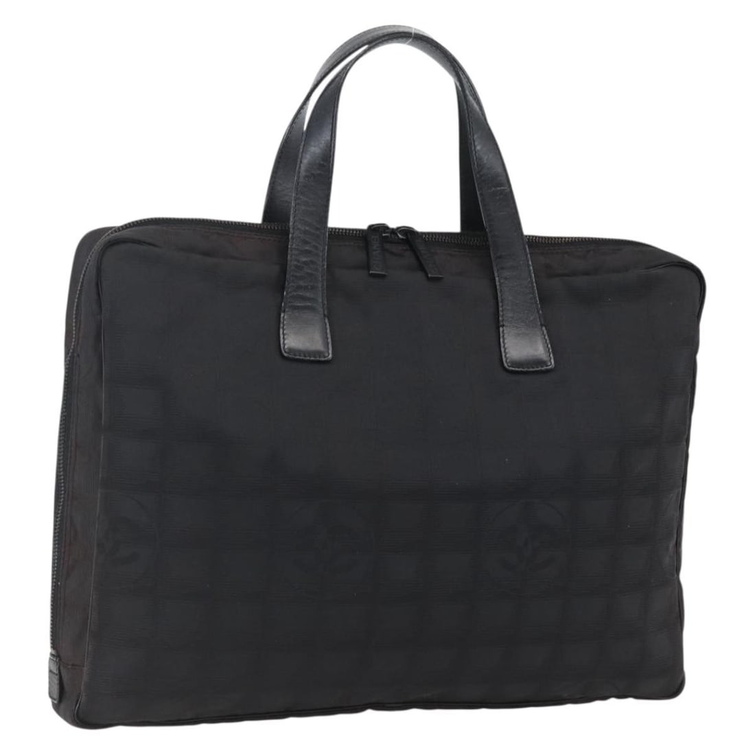 Chanel Black Nylon New Travel Line Women's Handbag Italy: Chanel Black Nylon New Travel Line Women's Handbag Italy This CHANEL Travel Line handbag features a black nylon exterior with the iconic CC logo. Designed for women, it offers a practical and stylish 
