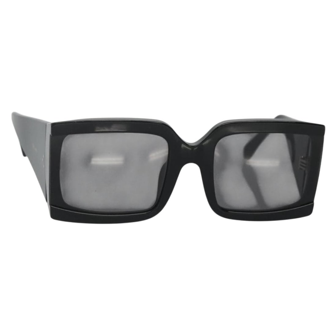 Celine Black Plastic Women's Sunglasses Italian Made: Celine Black Plastic Women's Sunglasses Italian Made These Celine sunglasses are crafted from black plastic and designed for women. Made in Italy, they feature a stylish silhouette with metal fittings