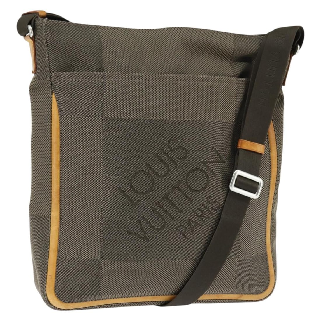 LOUIS VUITTON Damier Geant Compignon Messenger Bag Khaki M93045 Auth: LOUIS VUITTON Damier Geant Compignon Messenger Bag Khaki M93045 Auth This LOUIS VUITTON Damier Geant Compignon Messenger Bag in Khaki is a stylish and practical accessory for everyday use. Crafted fro