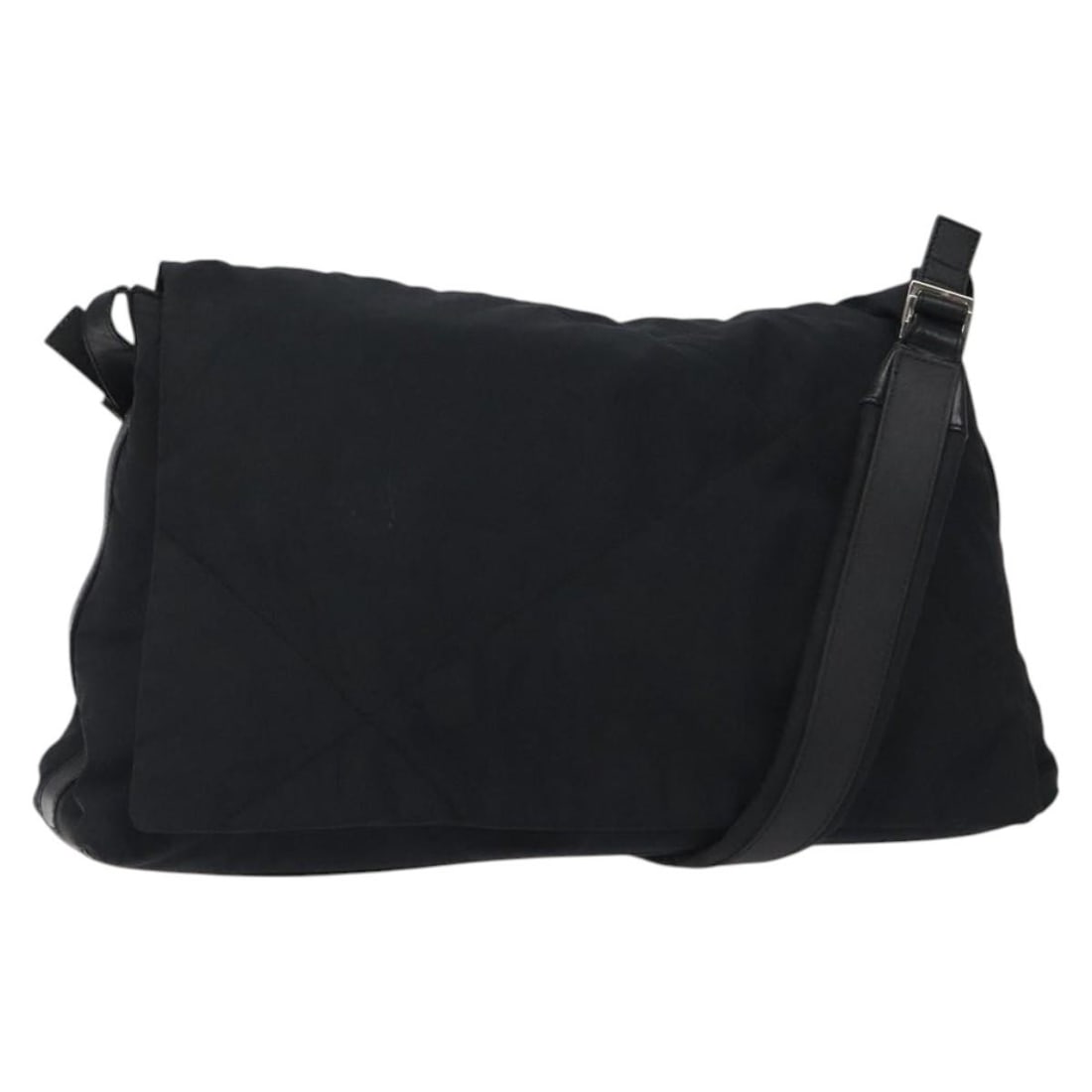 Ferragamo Black Nylon Women Shoulder Bag Italy: Ferragamo Black Nylon Women Shoulder Bag Italy This Salvatore Ferragamo shoulder bag is crafted from black nylon and features a classic, functional design. Made in Italy, the bag offers ample space wi
