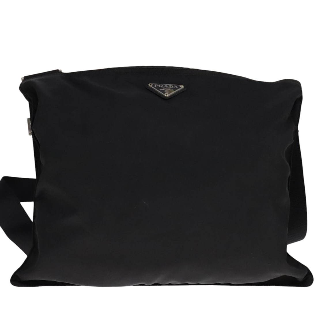 Prada Black Nylon Flat Messenger Bag Unisex 34cm x 28cm Italy: Prada Black Nylon Flat Messenger Bag Unisex 34cm x 28cm Italy This Prada Flat Messenger Bag is crafted from durable black nylon and designed for unisex use. Made in Italy, it features a spacious and f