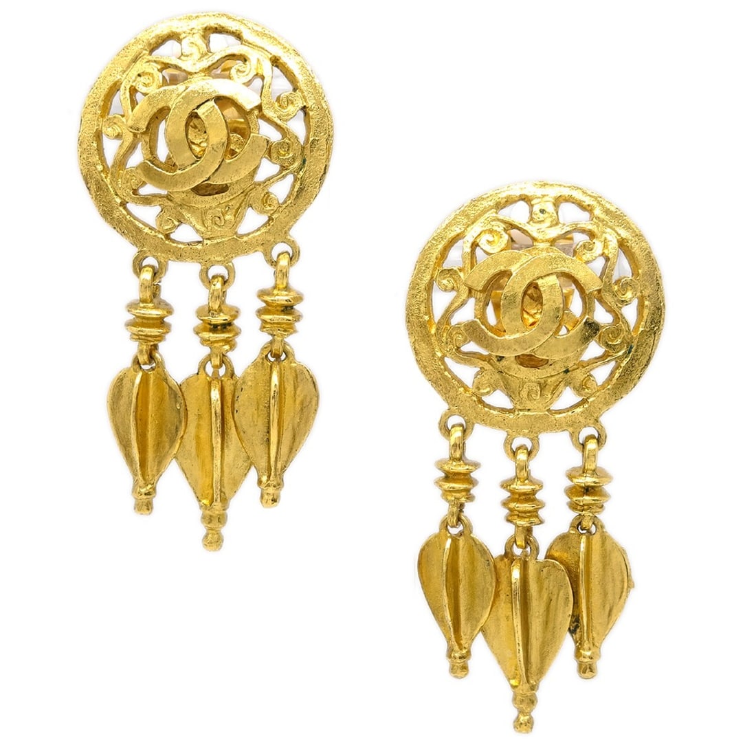 Vintage Chanel Gold Clip-On Dangle Earrings Rhombus Design: Vintage Chanel Gold Clip-On Dangle Earrings Rhombus Design Elevate your accessory collection with these stunning vintage Chanel Dangle Earrings. Crafted from gold-plated metal, these clip-on earrings 