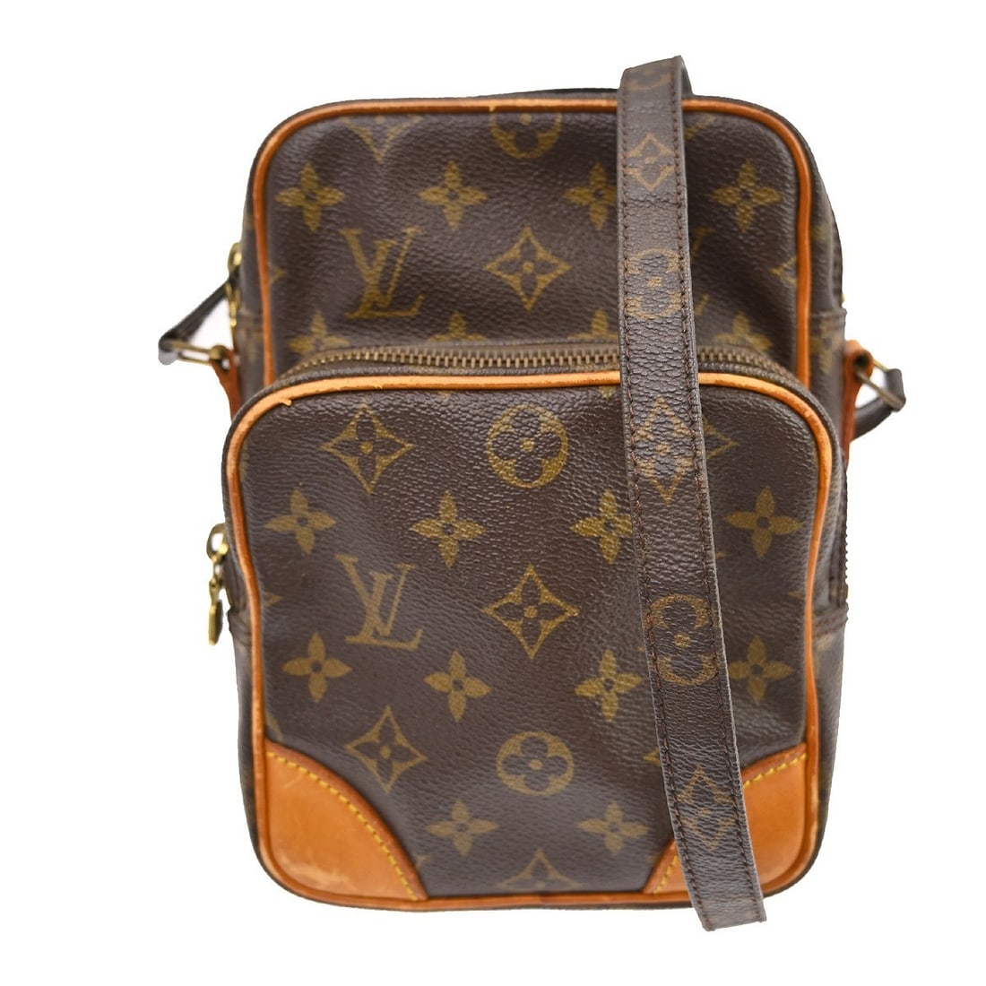 Louis Vuitton Amazone Monogram Canvas Crossbody Bag: Louis Vuitton Amazone Monogram Canvas Crossbody Bag This Louis Vuitton Amazone Bag features the iconic Monogram Canvas in a classic brown color. Designed for unisex use, it offers a compact and functi