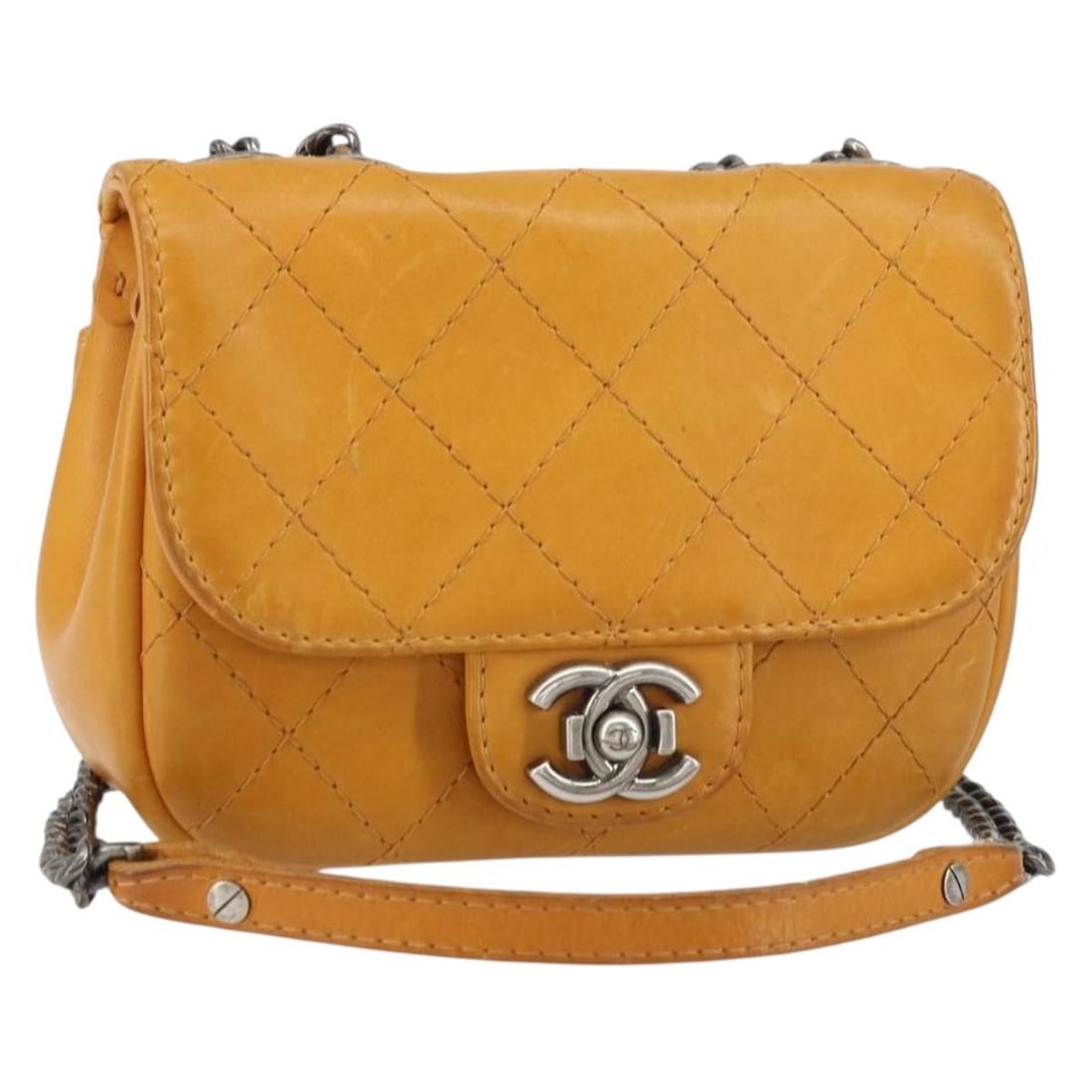 Chanel Orange Quilted Leather Chain Flap Shoulder Bag 18cm: Chanel Orange Quilted Leather Chain Flap Shoulder Bag 18cm This pre-owned Chanel Chain Flap Bag features a quilted orange leather exterior and a classic chain shoulder strap. The bag is designed for w