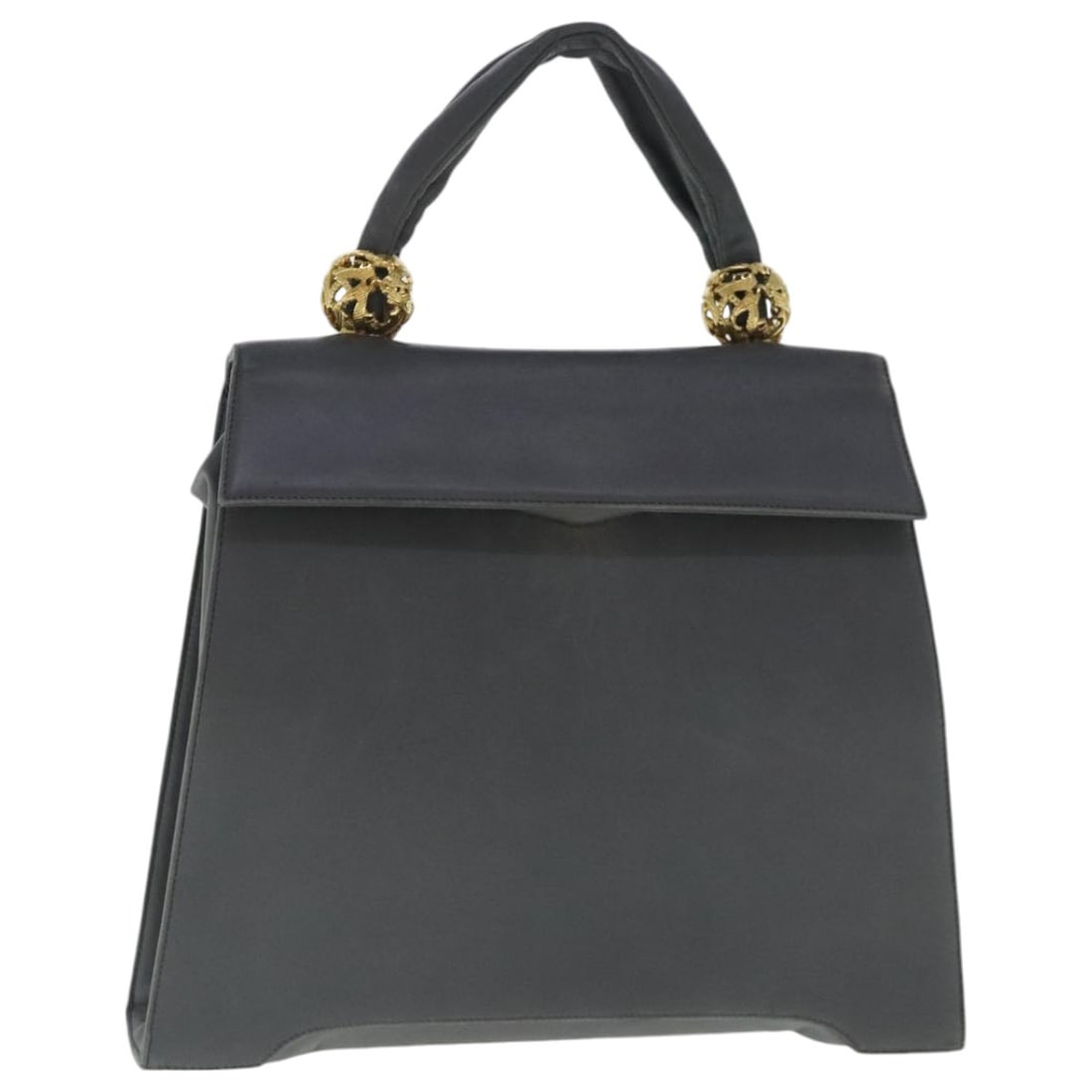 Gray Leather Salvatore Ferragamo Vintage Handbag: Gray Leather Salvatore Ferragamo Vintage Handbag This Salvatore Ferragamo vintage handbag is crafted from gray leather and designed for women. Made in Italy, it features a classic silhouette and is si