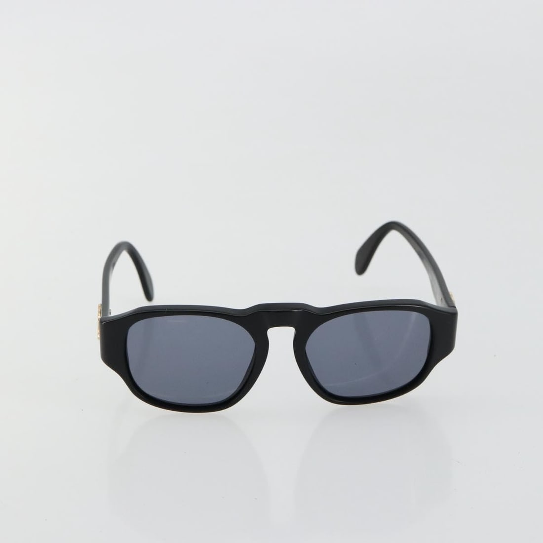 Chanel Logo CC Black Plastic Sunglasses: Chanel Logo CC Black Plastic Sunglasses These Chanel Logo CC sunglasses feature a stylish black plastic frame with the iconic Chanel logo detail. Designed for women, they are crafted in Italy and offe