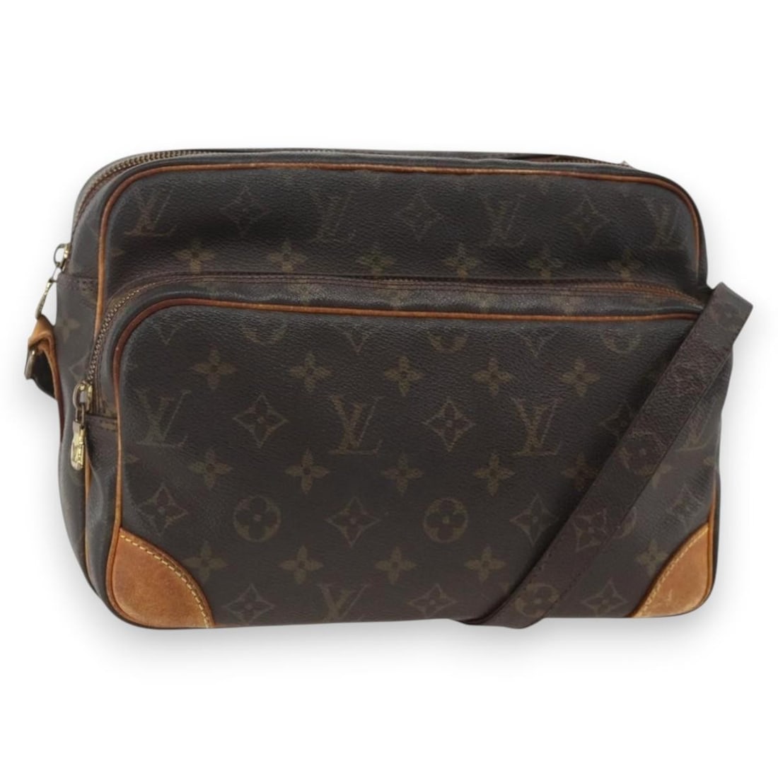 Louis Vuitton Monogram Canvas Nile Shoulder Bag M45244 France: Louis Vuitton Monogram Canvas Nile Shoulder Bag M45244 France This Louis Vuitton Monogram Nile Shoulder Bag is crafted from the iconic Monogram Canvas and designed for women. Made in France, it featur