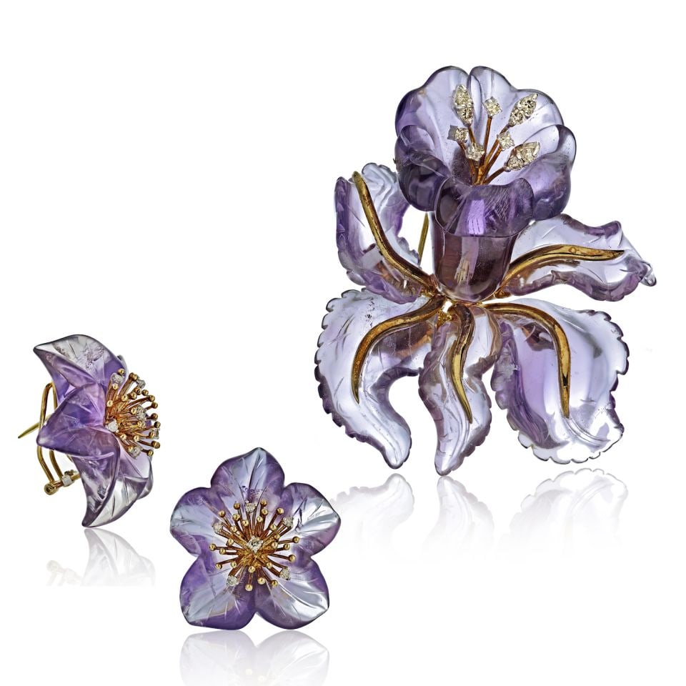 14K Yellow Gold Amethyst Brooch and Earrings Jewelry Set with Diamonds: 14K Yellow Gold Amethyst Brooch and Earrings Jewelry Set with Diamonds This exquisite jewelry set features a stunning 14K yellow gold brooch and matching earrings, designed to elevate any ensemble. Th