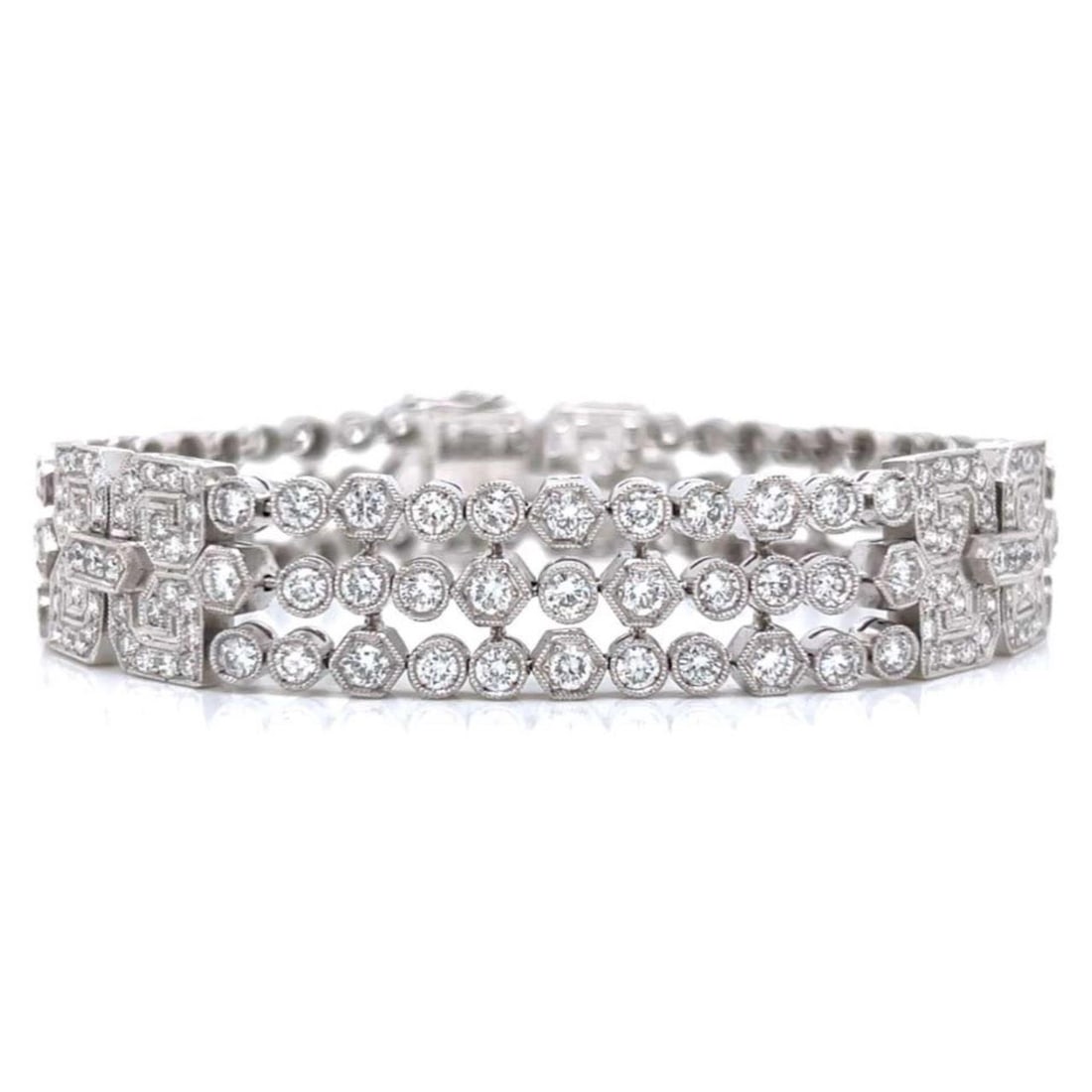 Diamond Tennis Bracelet in 18K White Gold 11.00 Carats 216 Stones: Diamond Tennis Bracelet in 18K White Gold 11.00 Carats 216 Stones This bracelet is crafted from 18K white gold and features 216 diamonds with a total weight of approximately 11.00 carats. The diamonds