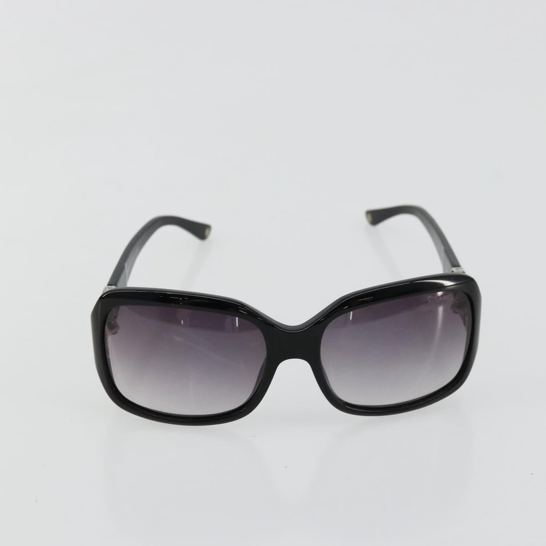 Chanel Logo CC black plastic sunglasses: Chanel Logo CC black plastic sunglasses These Chanel Logo CC sunglasses feature a classic black design crafted from durable plastic. Made in Italy, they are designed for women and display the iconic C
