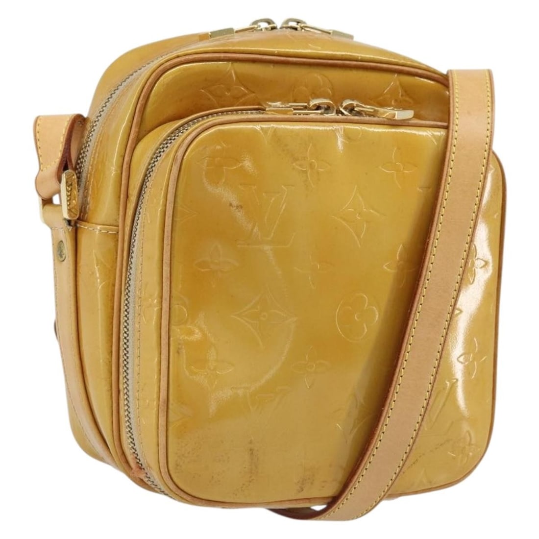 Louis Vuitton Wooster Shoulder Bag in Beige Patent Monogram Vernis Leather: Louis Vuitton Wooster Shoulder Bag in Beige Patent Monogram Vernis Leather This Louis Vuitton Monogram Vernis Wooster shoulder bag in beige features a glossy patent leather exterior with signature mon