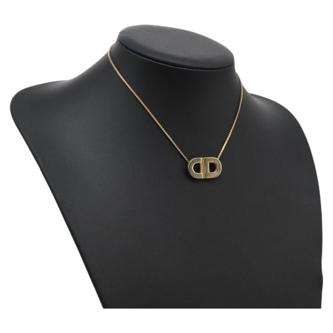 Christian Dior gold metal necklace Germany 40cm: Christian Dior gold metal necklace Germany 40cm This Christian Dior women's necklace features a gold-tone metal construction and measures approximately 40 cm (15.7 inches) in total length. Made in Ger