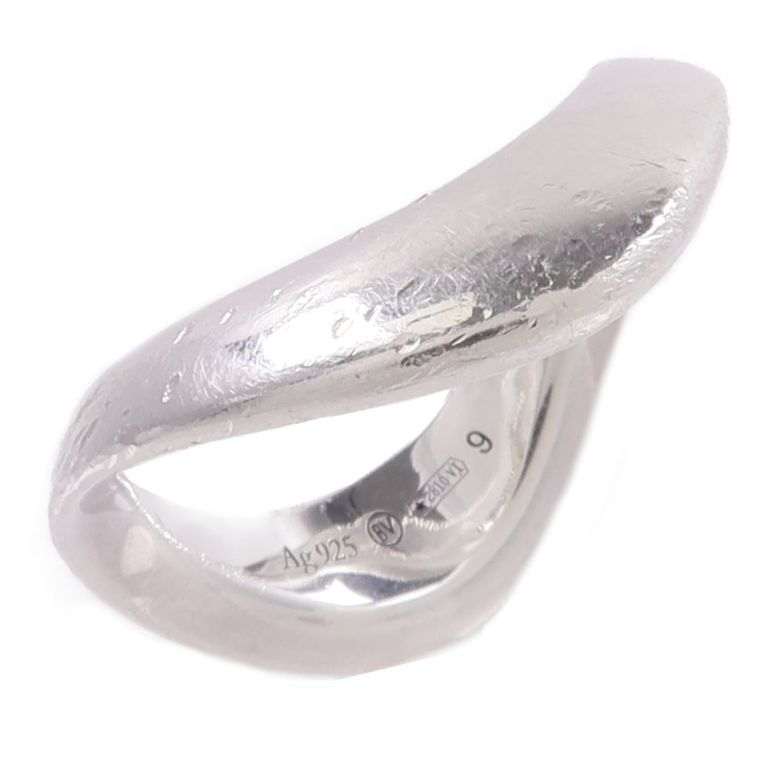 Bottega Veneta 925 Sterling Silver Ring US 5: Bottega Veneta 925 Sterling Silver Ring US 5 This Bottega Veneta ring is crafted from 925 sterling silver and features a minimalist design without a main stone. Designed for unisex wear, it is a US si